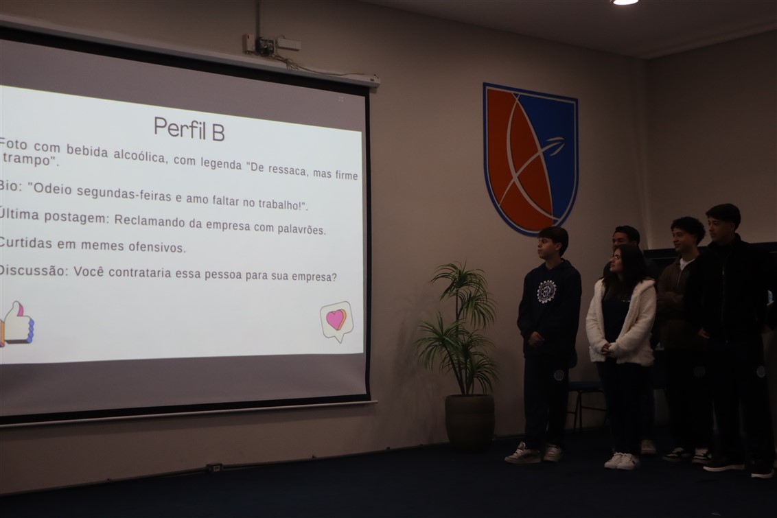 UniGuairacá participa de 2ª Semana de Empregabilidade do Colégio Carneiro Martins