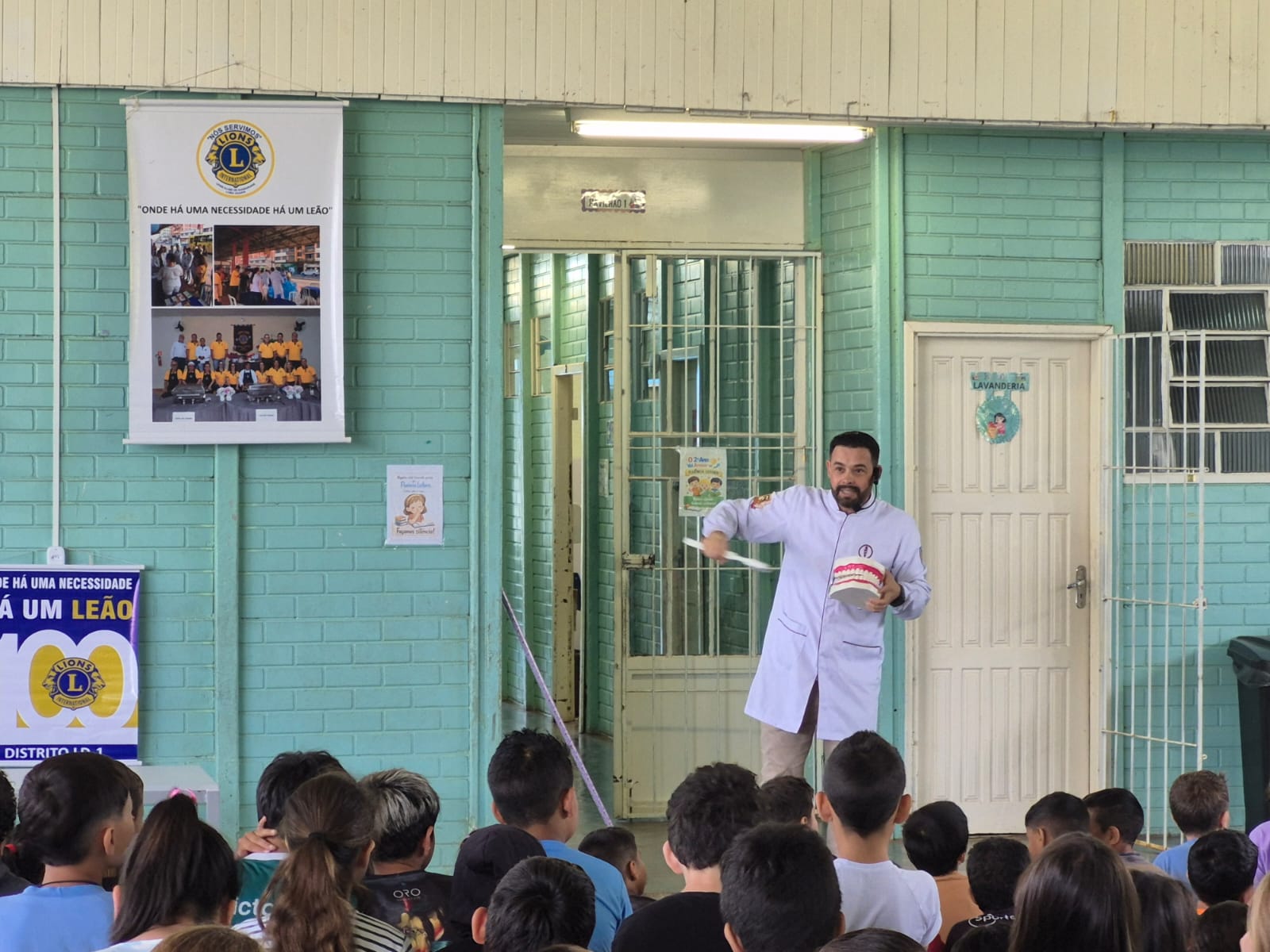 UniGuairacá em Ação: Odontologia participa de Programa de Distribuição de Escovas de Dente