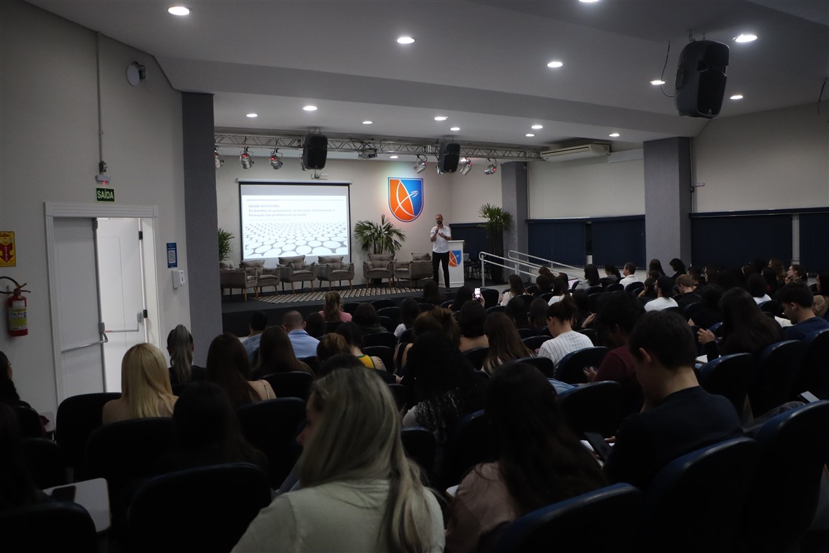 Jornada Acadêmica Integrada reúne estudantes de Farmácia, Enfermagem e Biomedicina