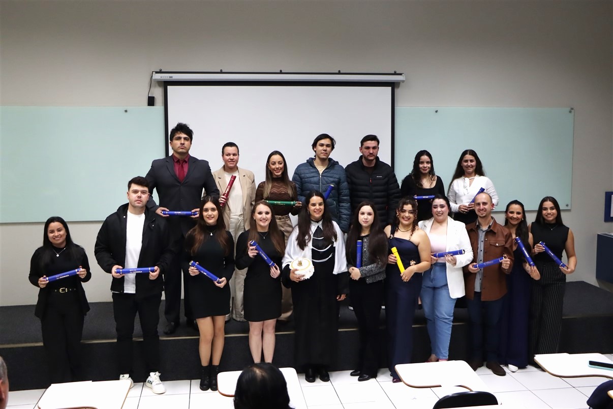 UniGuairacá realiza colações de grau de cursos EAD 