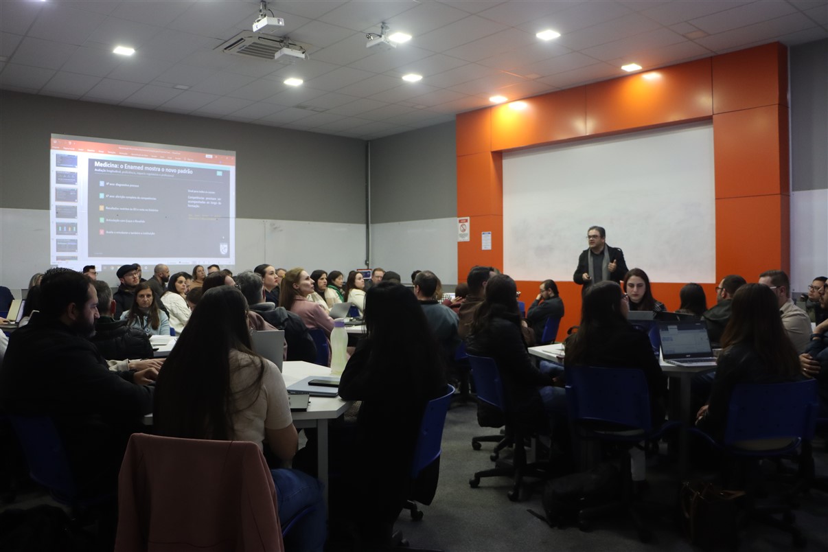 Semana Pedagógica da UniGuairacá encerra programação com capacitações e planejamento para o segundo semestre