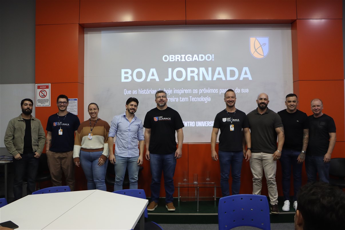 Mesa redonda com egressos da UniGuairacá aproxima alunos da realidade do mercado de tecnologia