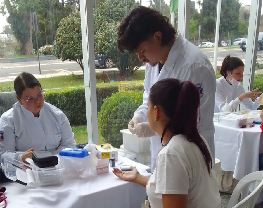Estudantes da UniGuairacá promovem ação de saúde para servidores da Prefeitura de Guarapuava