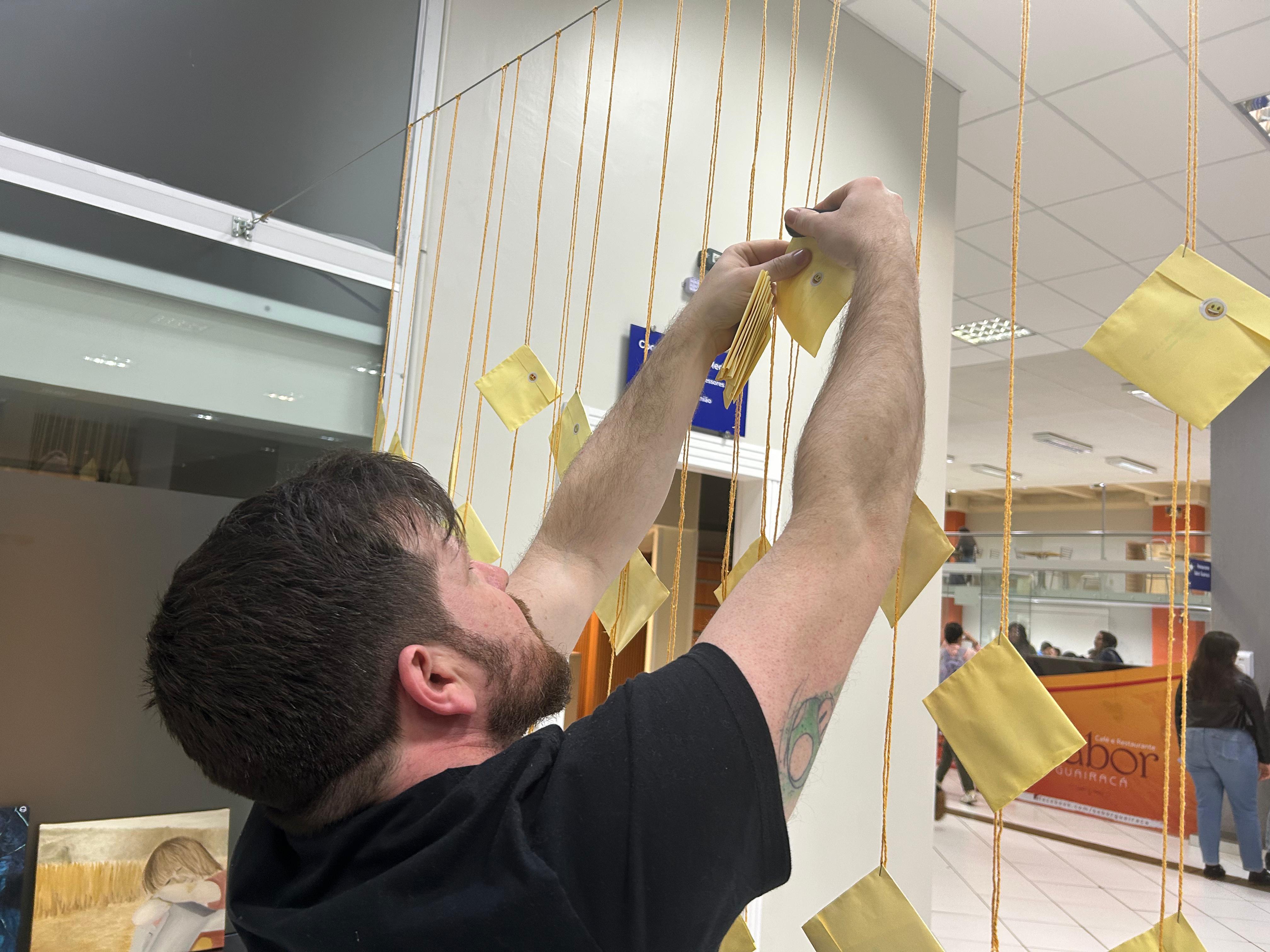 Setembro Amarelo: Psicologia UniGuairacá dá início à exposição Catarse