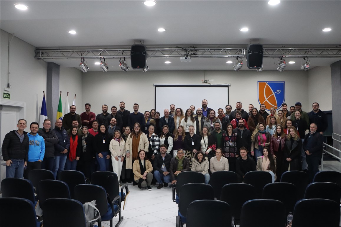 Com palestras inovadoras, UniGuairacá dá continuidade à Semana Pedagógica