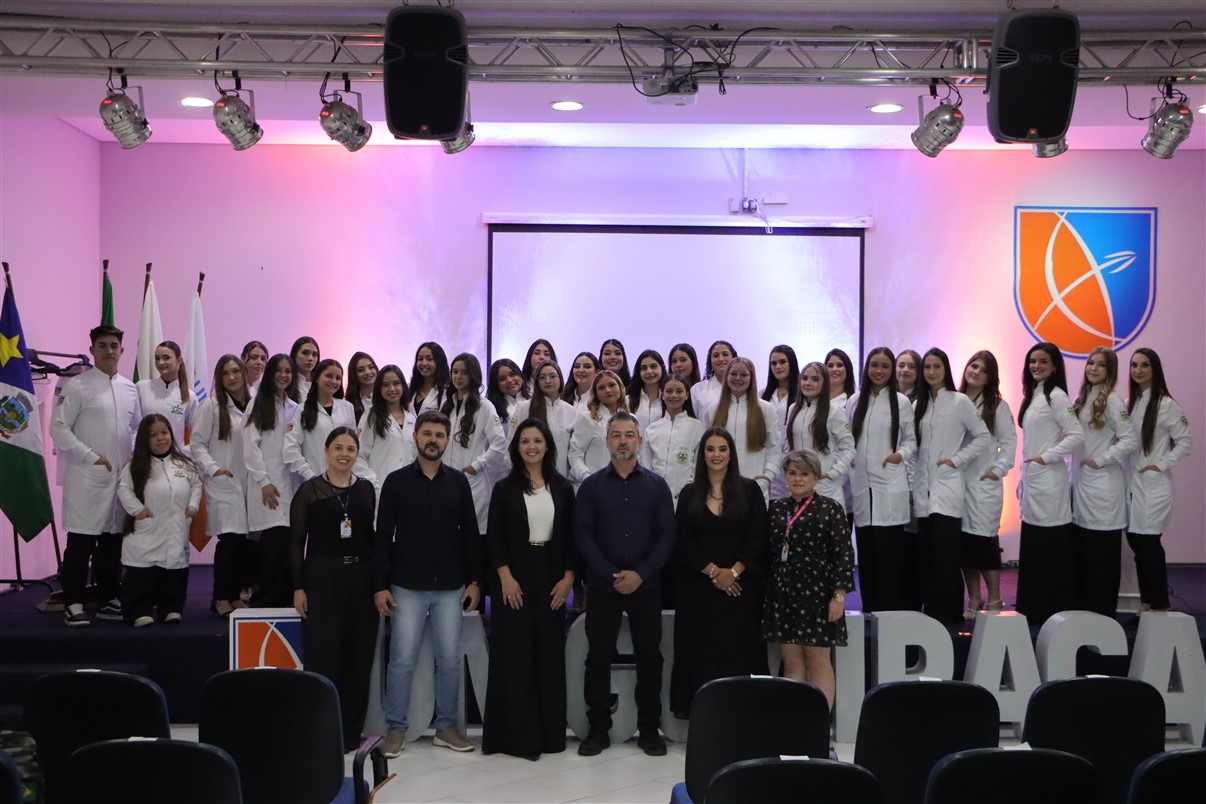 Cerimônia do Jaleco marca novo ciclo para estudantes de Biomedicina UniGuairacá