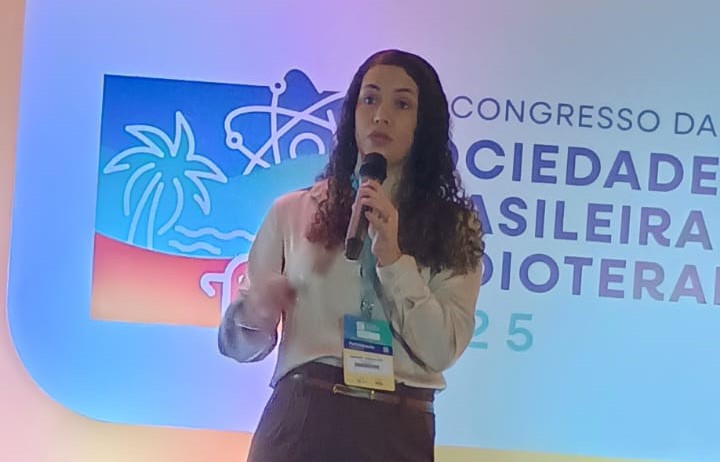 Egressa do Mestrado da UniGuairacá participa do Congresso Brasileiro de Radioterapia