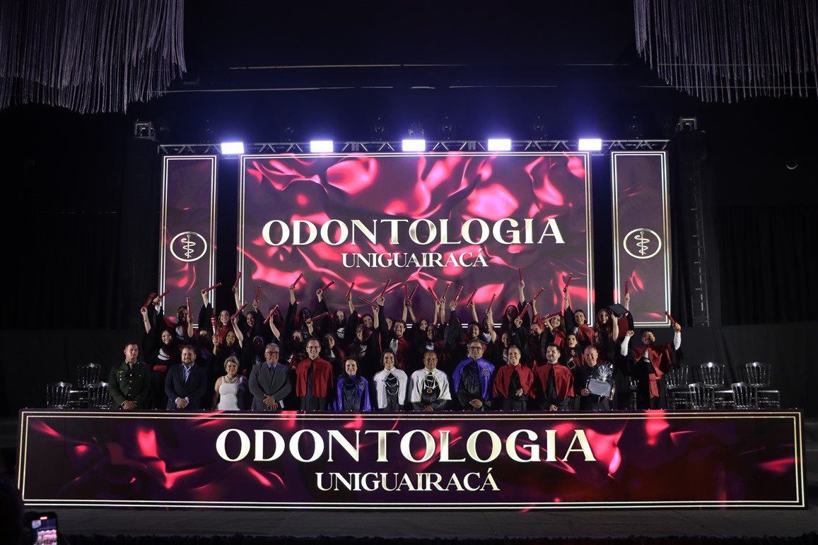 Noite de emoções: UniGuairacá forma 30 novos profissionais em Odontologia
