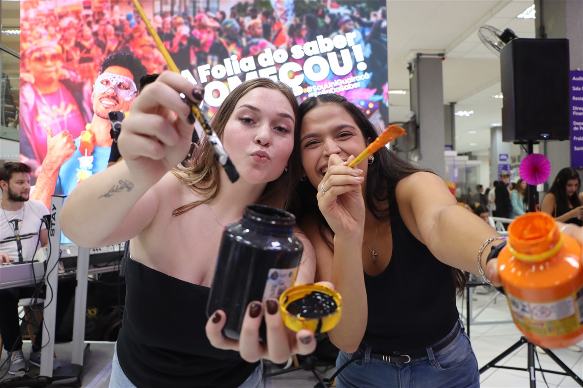 Volta às aulas: UniGuairacá reúne calouros e veteranos para Bloco de Carnaval