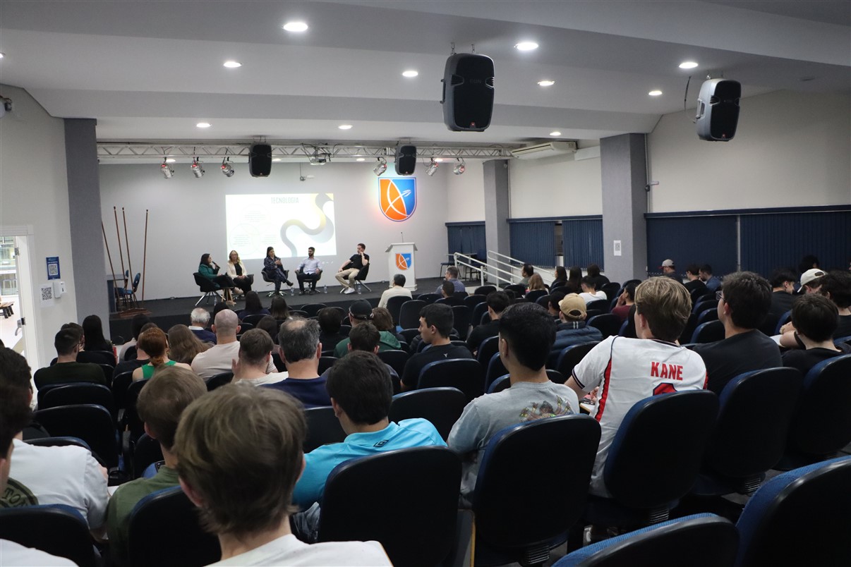 9º Semana Integrada reúne acadêmicos em discussões sobre gestão e tecnologia