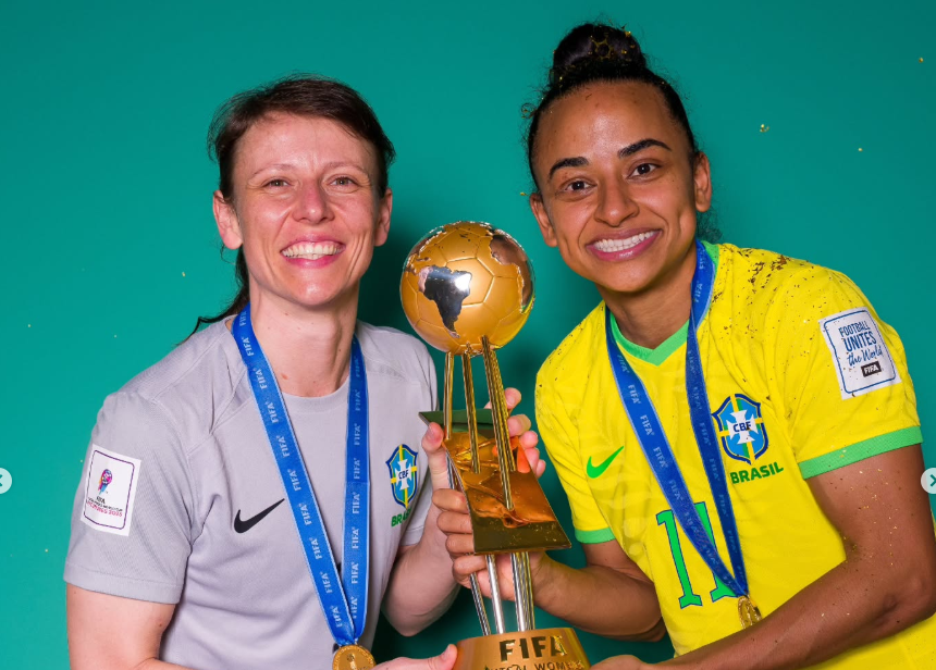 Egressas de Educação Física UniGuairacá conquistam título de campeãs mundiais de futsal pela Seleção Brasileira