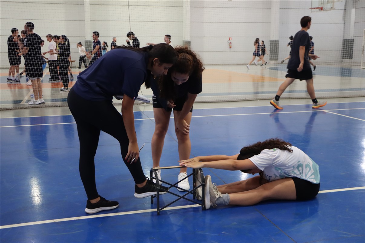 Quinto período de Educação Física UniGuairacá realiza atividade prática com os calouros do curso