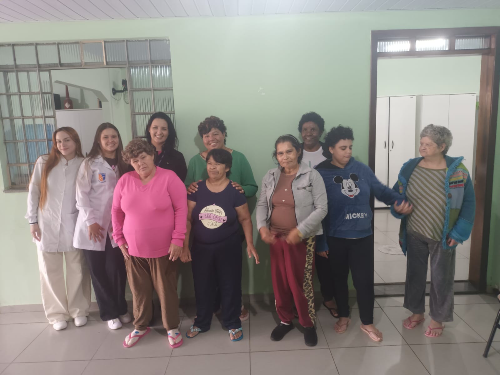 Biomedicina UniGuairacá realiza tarde de cuidados na Residência Terapêutica Feminina